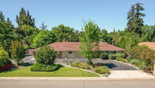 2004 S Renn Ave, Fresno, CA, 93727-6236 | Card Image