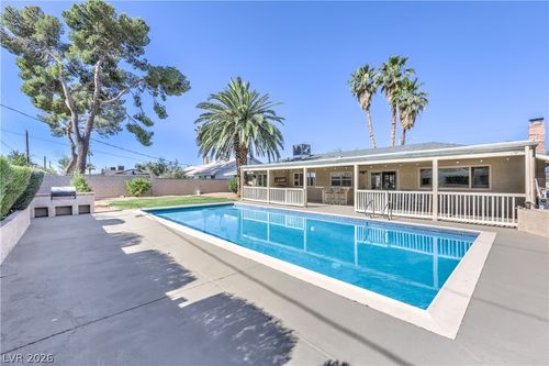 1916 Stonehaven Dr, Las Vegas, NV, 89108 | Card Image