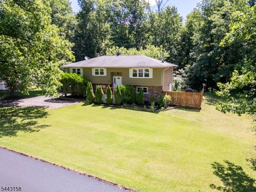 102 Andover Sparta Rd, Newton, NJ, 07860-9717 | Card Image