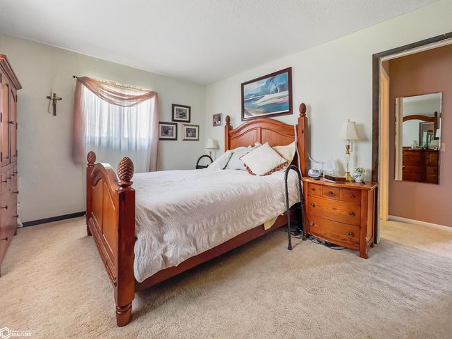 1604 Club View Dr, Home with 3 bedrooms, 2 bathrooms and 2 parking in Hampton IA | Image 19