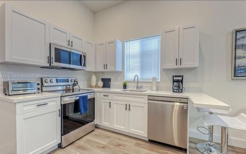 apt-1-830 Se 14th St, Fort Lauderdale, FL, 33316-2077 | Card Image