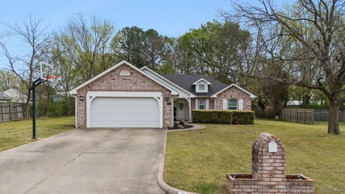 2804 S 26th St, Muskogee, OK, 74401-8254 | Card Image