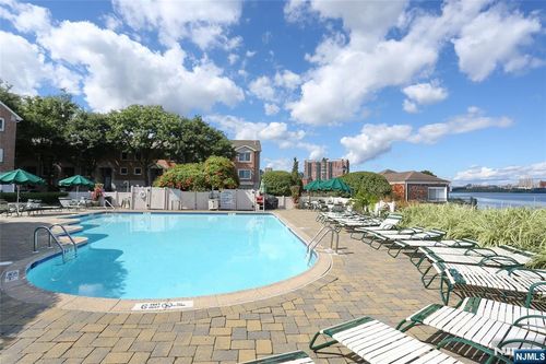 200 Grand Cove Way, Edgewater, NJ, 07020-7214 | Card Image