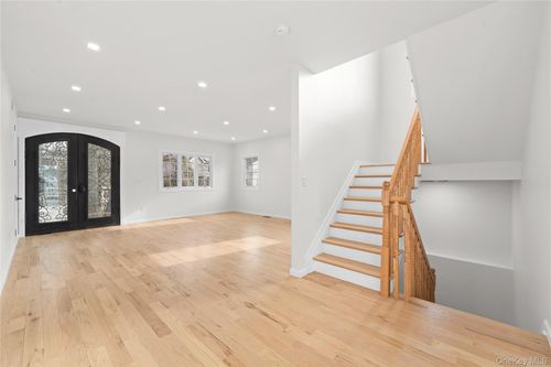 383 Franklin Ave, Hewlett, NY, 11557-1126 | Card Image