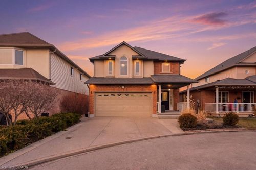 7 Vidal Crt, Grimsby, ON, L3M5R8 | Card Image