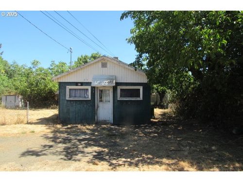 119 Walnut St, Myrtle Creek, OR, 97457-9375 | Card Image