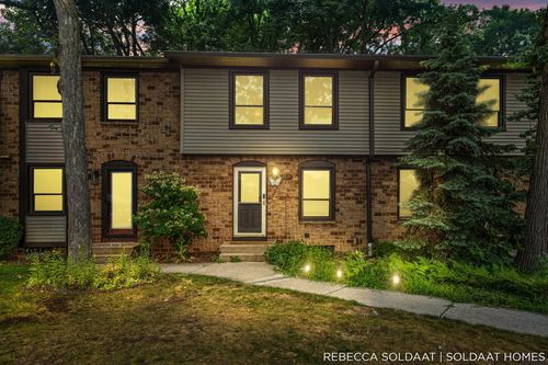 2539 Chatham Woods Dr Se, Grand Rapids, MI, 49546-6752 | Card Image