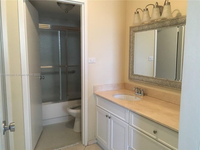 APT-305 - 9225 Collins Ave, Condo with 1 bedrooms, 2 bathrooms and null parking in Surfside FL | Image 5