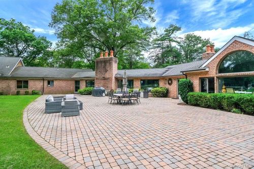 9 Chicken Valley Rd, Glen Head, NY, 11545-2103 | Card Image