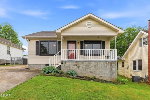 311 Henderson Street, Maryville, TN, 37804 | Card Image