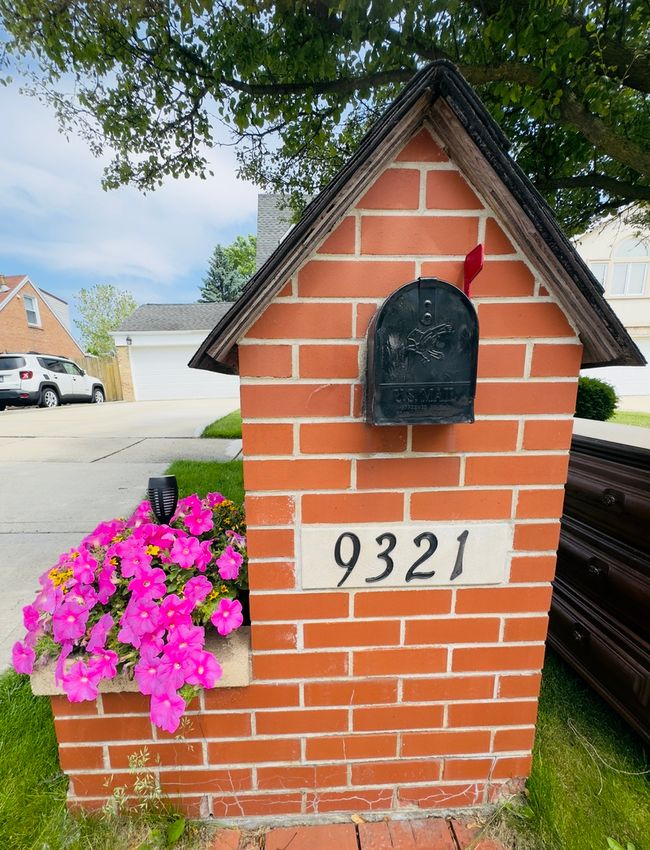 9321 S 81 St Ct, House other with 3 bedrooms, 3 bathrooms and 2 parking in Hickory Hills IL | Image 24