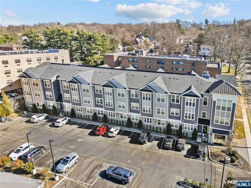 313 Woodland Pl, Leonia, NJ, 07605-1727 | Card Image