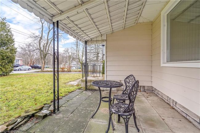 226 Charing Cross St, House other with 3 bedrooms, 1 bathrooms and 5 parking in Brantford ON | Image 5