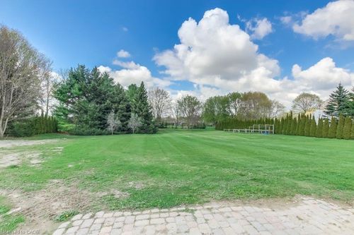 3697 Lobsinger Line, Wellesley, ON, N0B2T0 | Card Image