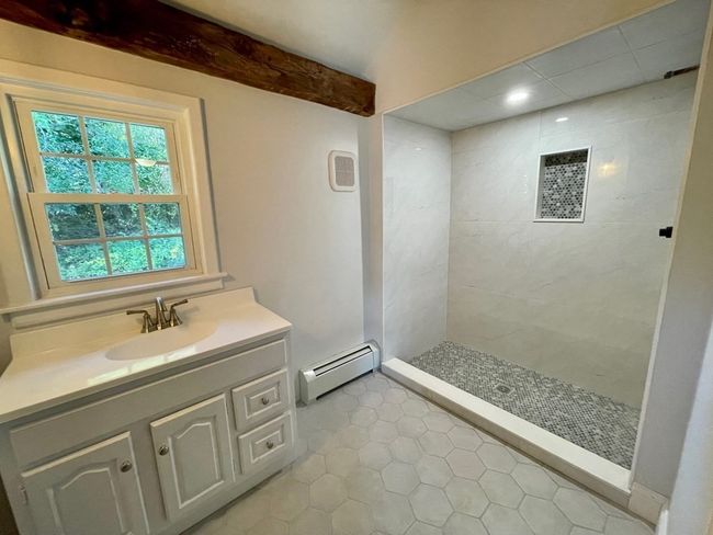 APT-6 - 9 Red Spring Rd, Condo with 2 bedrooms, 1 bathrooms and 1 parking in Andover MA | Image 5