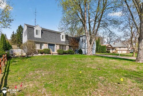 8454 Wesley Dr, Flushing, MI, 48433-1165 | Card Image