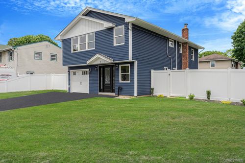 9 Lafayette Rd, West Babylon, NY, 11704-5813 | Card Image