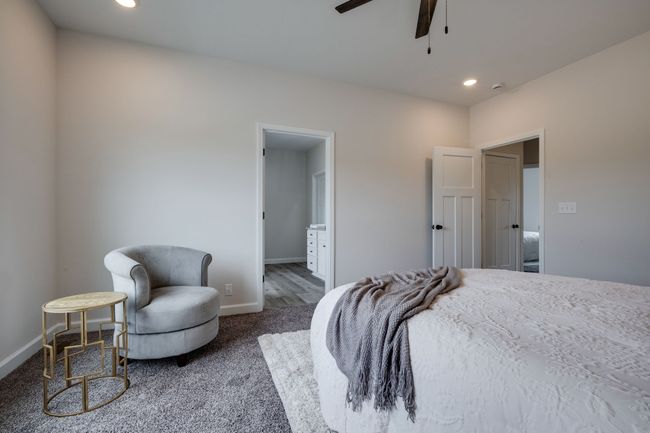 LARGE Walk In Closet | Image 16