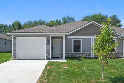 3933 Nw 94th St, Kansas City, MO, 64154-7803 | Card Image