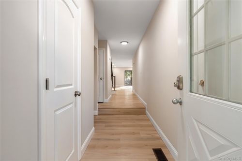 4 Pine St, Huntington, NY, 11743-4245 | Card Image