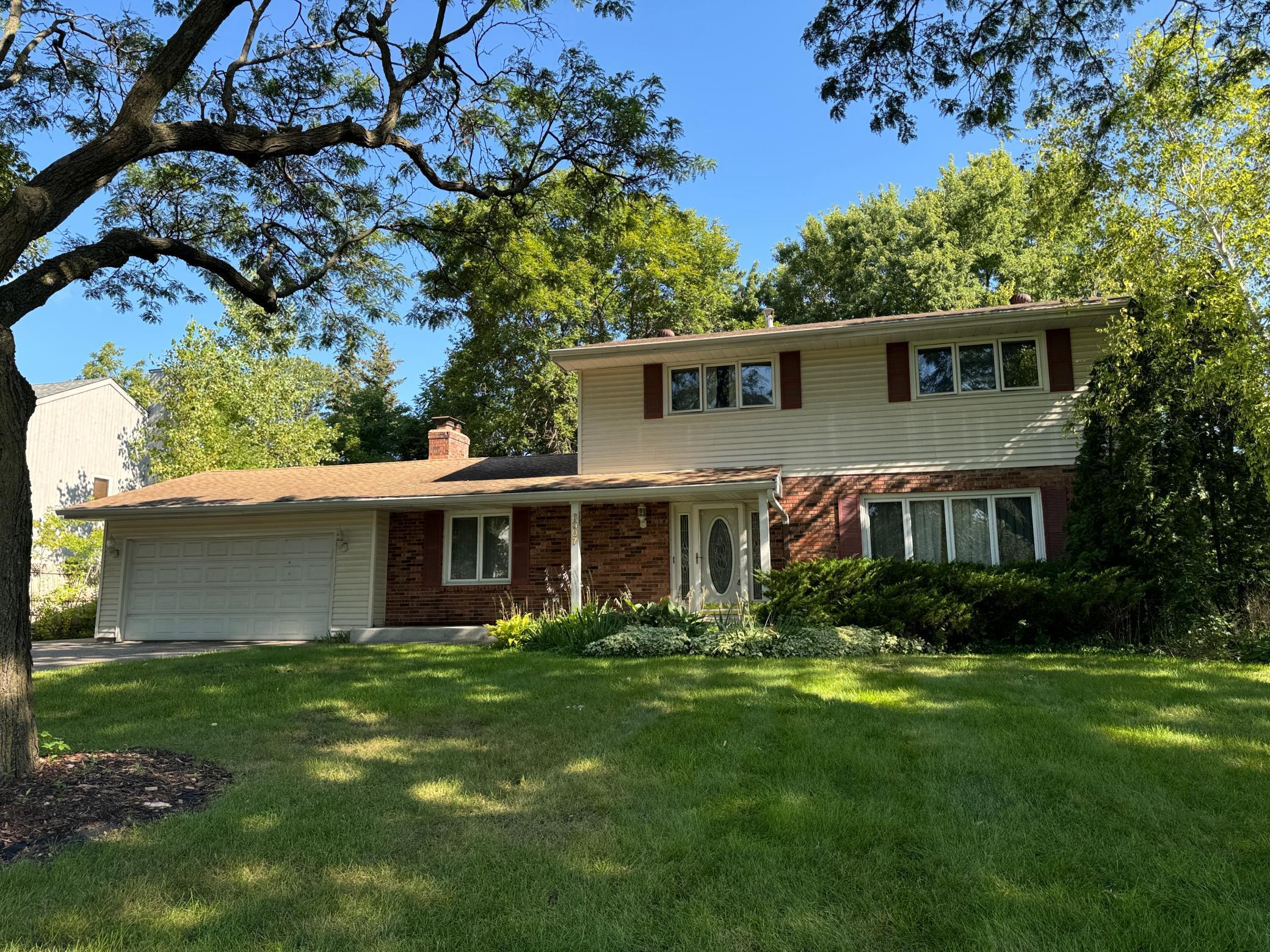 Doron Ln, Minneapolis, MN 55439