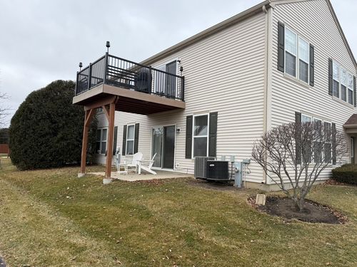 111 W Chatham Ln, Round Lake, IL, 60073-5633 | Card Image