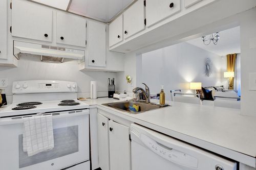 304-9480 Poinciana Pl, Davie, FL, 33324-4887 | Card Image