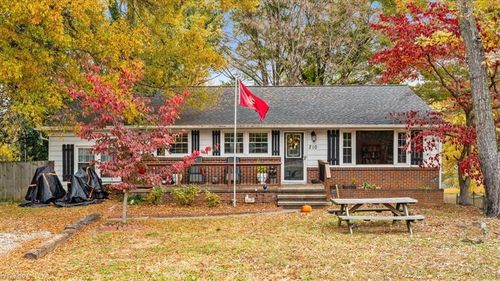 210 W King St, King, NC, 27021-9168 | Card Image