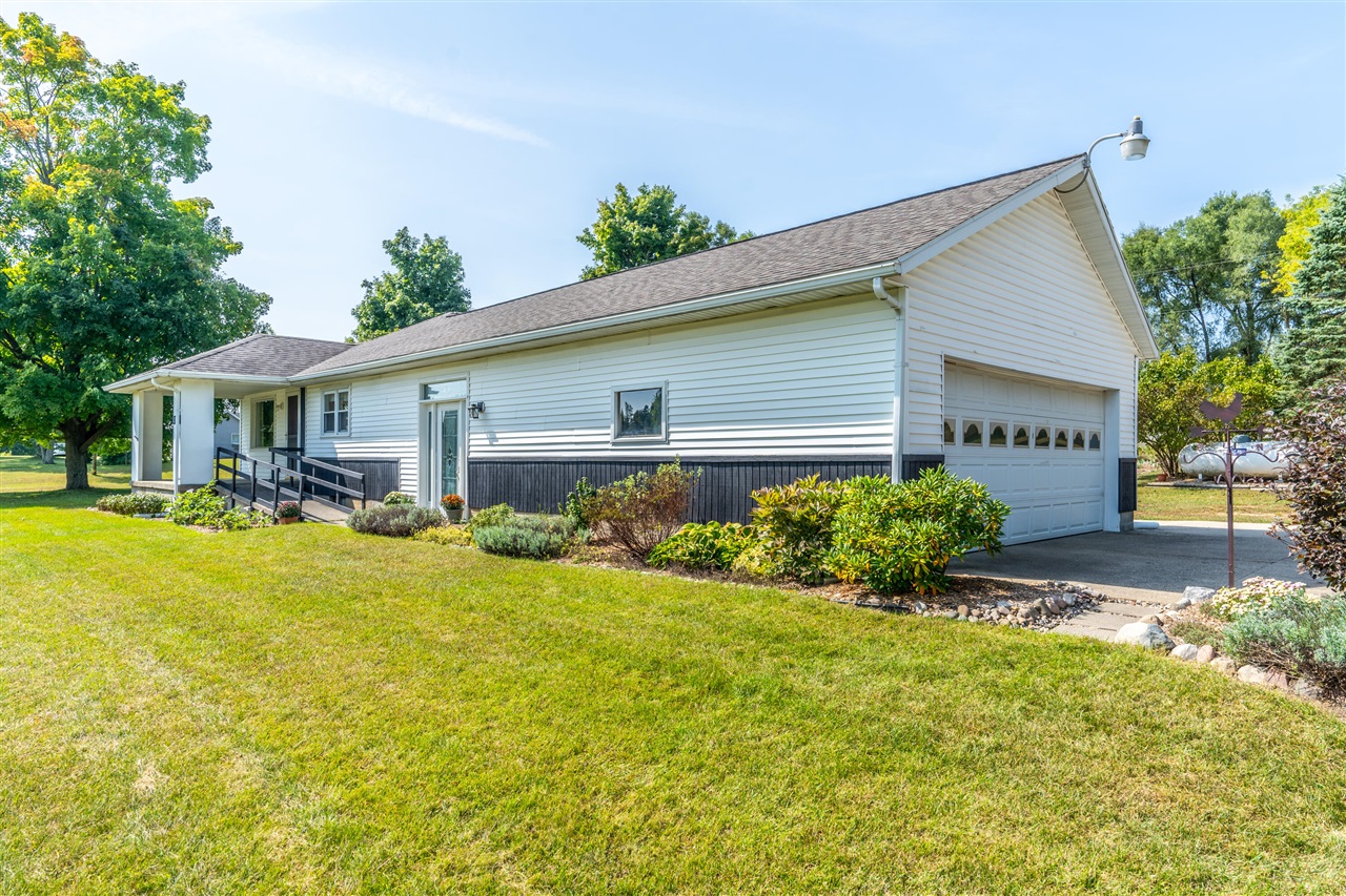 Algoma Ave, Cedar Springs, MI 49319 #1