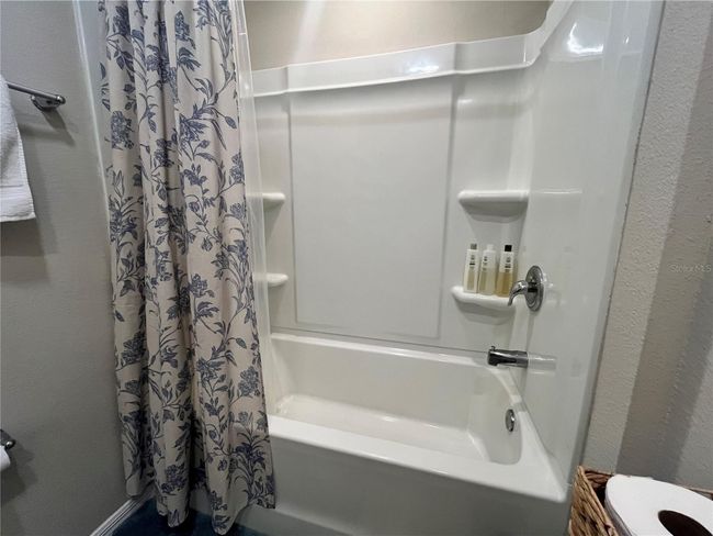 Tub and Shower | Image 26
