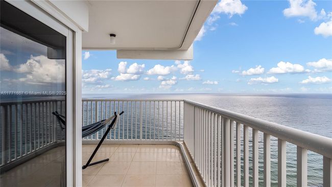 APT-2801 - 1370 Ocean Blvd, Condo with 2 bedrooms, 3 bathrooms and null parking in Pompano Beach FL | Image 4