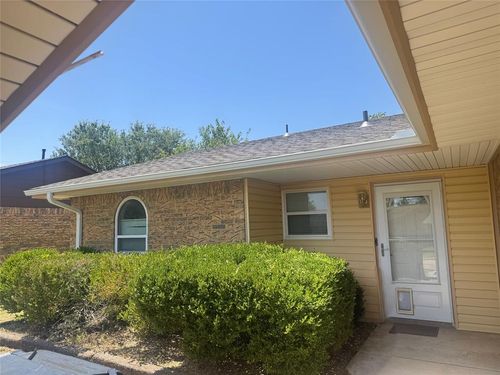 2410 Nw Norman Cir, Lawton, OK, 73505-1417 | Card Image