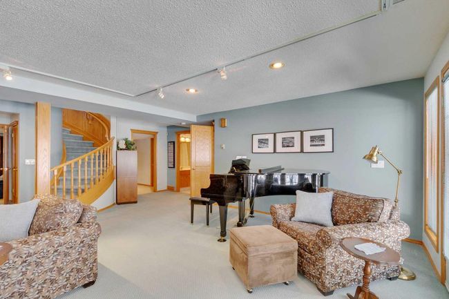 99 Hampshire Close Nw, Home with 4 bedrooms, 3 bathrooms and 4 parking in Calgary AB | Image 36