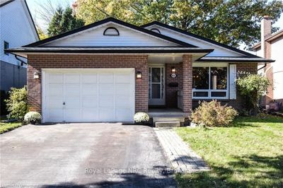 4502 Cedarbrook Lane, House other with 3 bedrooms, 2 bathrooms and 3 parking in Beamsville ON | Image 1