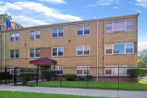 g2-6700 S Paxton Ave, Chicago, IL, 60649-1170 | Card Image