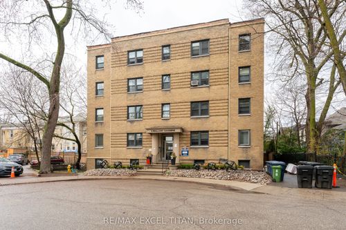 35-8 Mallory Gdns, Toronto, ON, M4V2A8 | Card Image