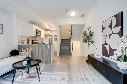 27-3079 Pharmacy Ave, Scarborough, ON, M1T1H8 | Card Image