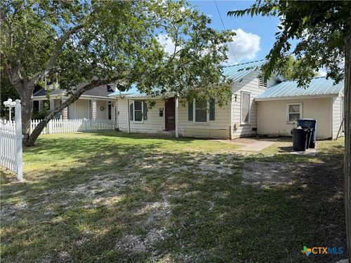 415 S Virginia St, Port Lavaca, TX, 77979-4449 | Card Image