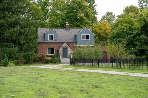 6065 Hopkins Rd, Mentor, OH, 44060-2207 | Card Image