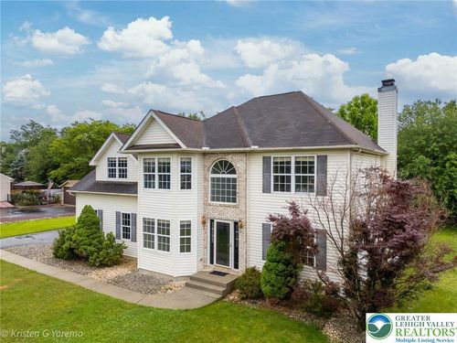 804 Blue Spruce Ln, Forks Twp, PA, 18040-8201 | Card Image