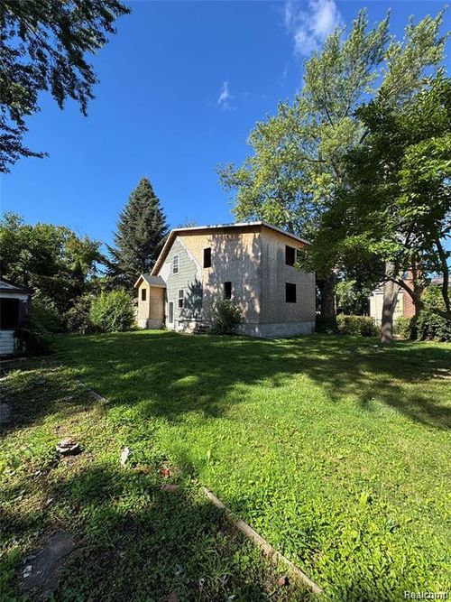 20860 Ridgemont Rd, Harper Woods, MI, 48225-1138 | Card Image