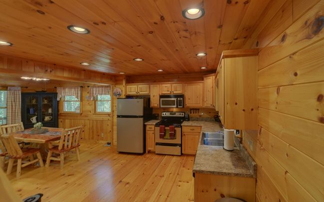 890 Mountain Lake Cir, Home with 3 bedrooms, 3 bathrooms and null parking in Blue Ridge GA | Image 26