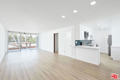 209-305 San Vicente Blvd, Santa Monica, CA, 90402-1504 | Card Image