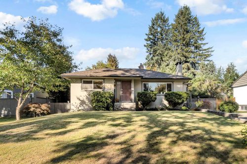 22001 Cliff Avenue, House other with 4 bedrooms, 2 bathrooms and 7 parking in Maple Ridge BC | Card Image