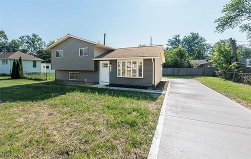 721 Kenilworth Ave, Sheffield Lake, OH, 44054-1232 | Card Image