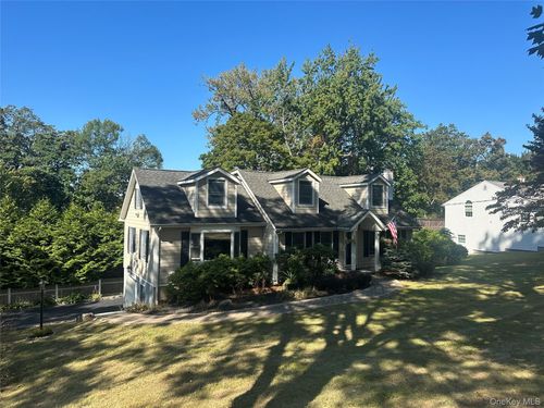 3801 Valleyview St, Mohegan Lake, NY, 10547-1035 | Card Image