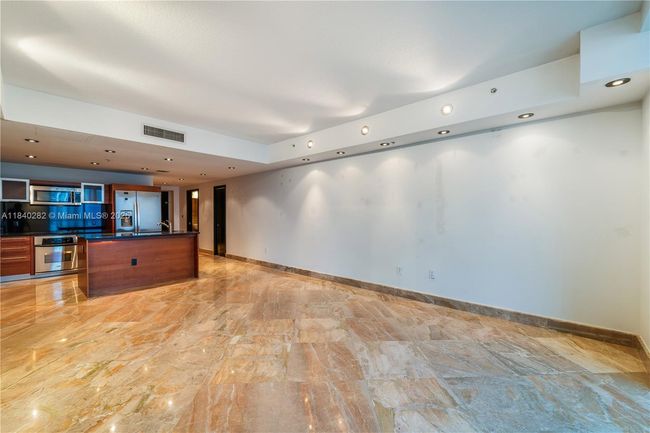 APT-3715 - 1900 N Bayshore Dr, Condo with 2 bedrooms, 3 bathrooms and null parking in Miami FL | Image 8