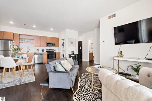 apt-319-630 S Garfield Ave, Traverse City, MI, 49686-3572 | Card Image