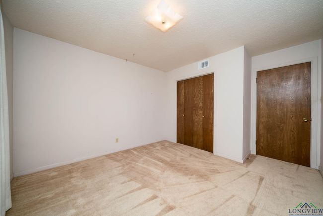 107 Tulip St, House other with 3 bedrooms, 3 bathrooms and null parking in White Oak TX | Image 44