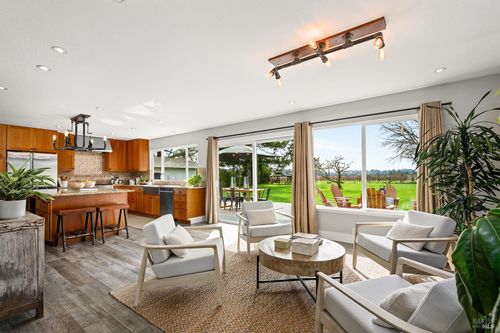 870 Gold Ridge Road, Sebastopol, CA, 95472 | Card Image